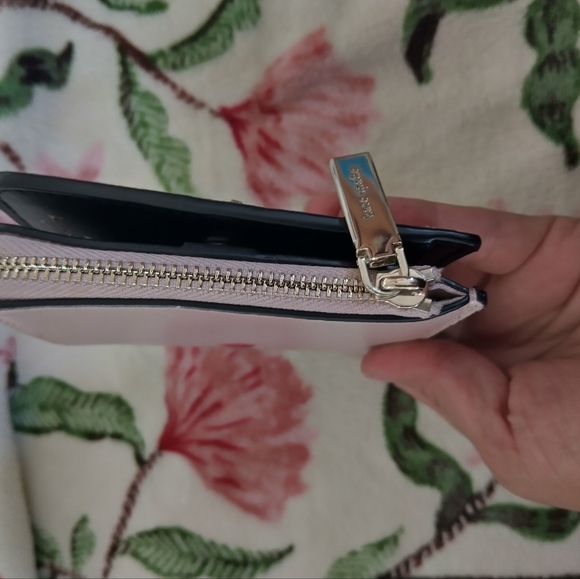 Kate Spade Disney Minnie Mouse Wallet - Picture 4 of 4